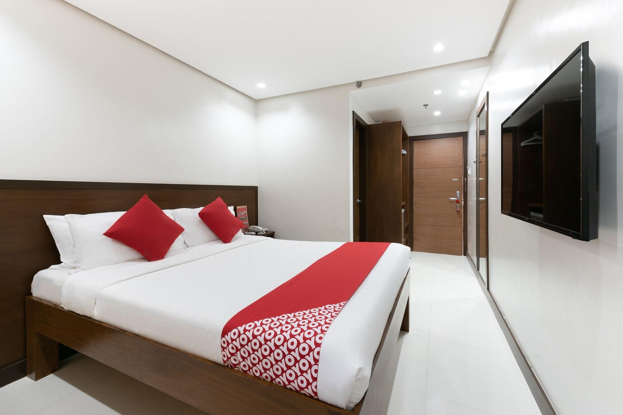 West Makati Hotel Макати Экстерьер фото