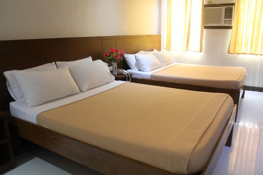 West Makati Hotel Макати Номер фото